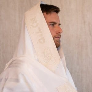 טליתות לייזר עם עטרה ופינות צבע לבן